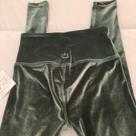 Beyond Yoga green velvet yoga leggings - size Medium - Picture 8 of 8